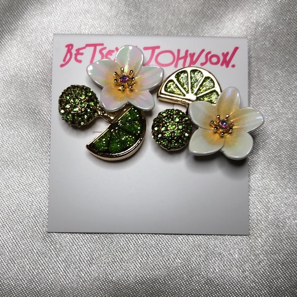 Betsey Johnson Gold Tone Lime Slice & Tropical Flower Cluster Stud Earrings NWT - Picture 1 of 12